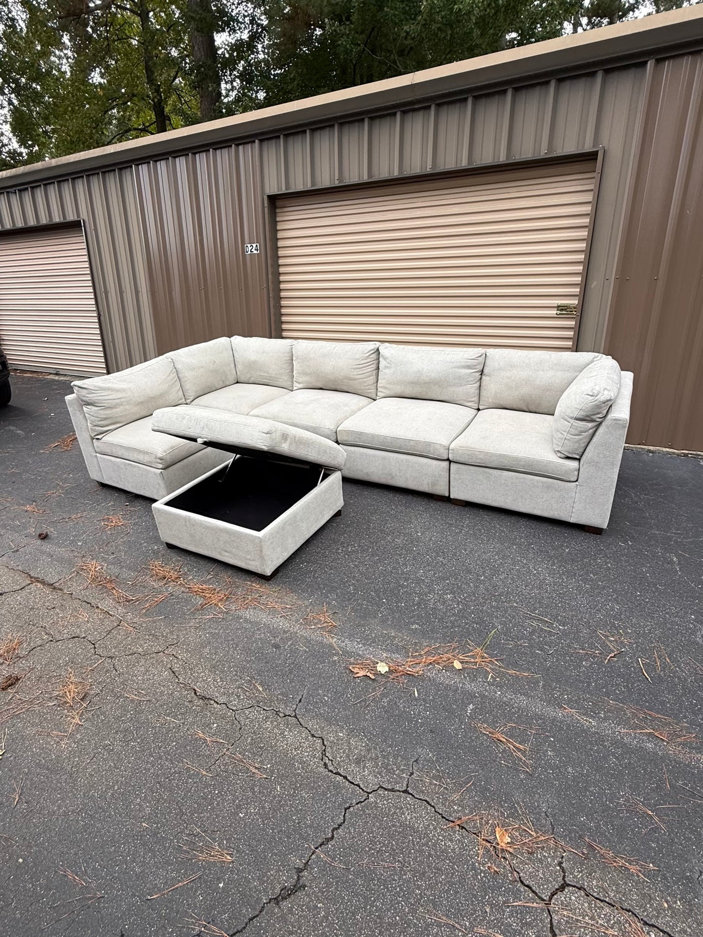 LIKE-NEW Thomasville Gray Modular Sectional Couch w/ Ottoman - Delivery Available!