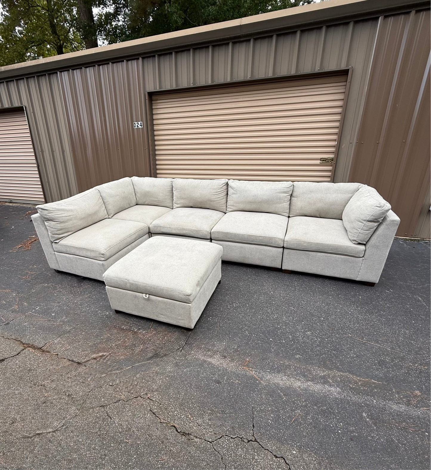 LIKE-NEW Thomasville Gray Modular Sectional Couch w/ Ottoman - Delivery Available!