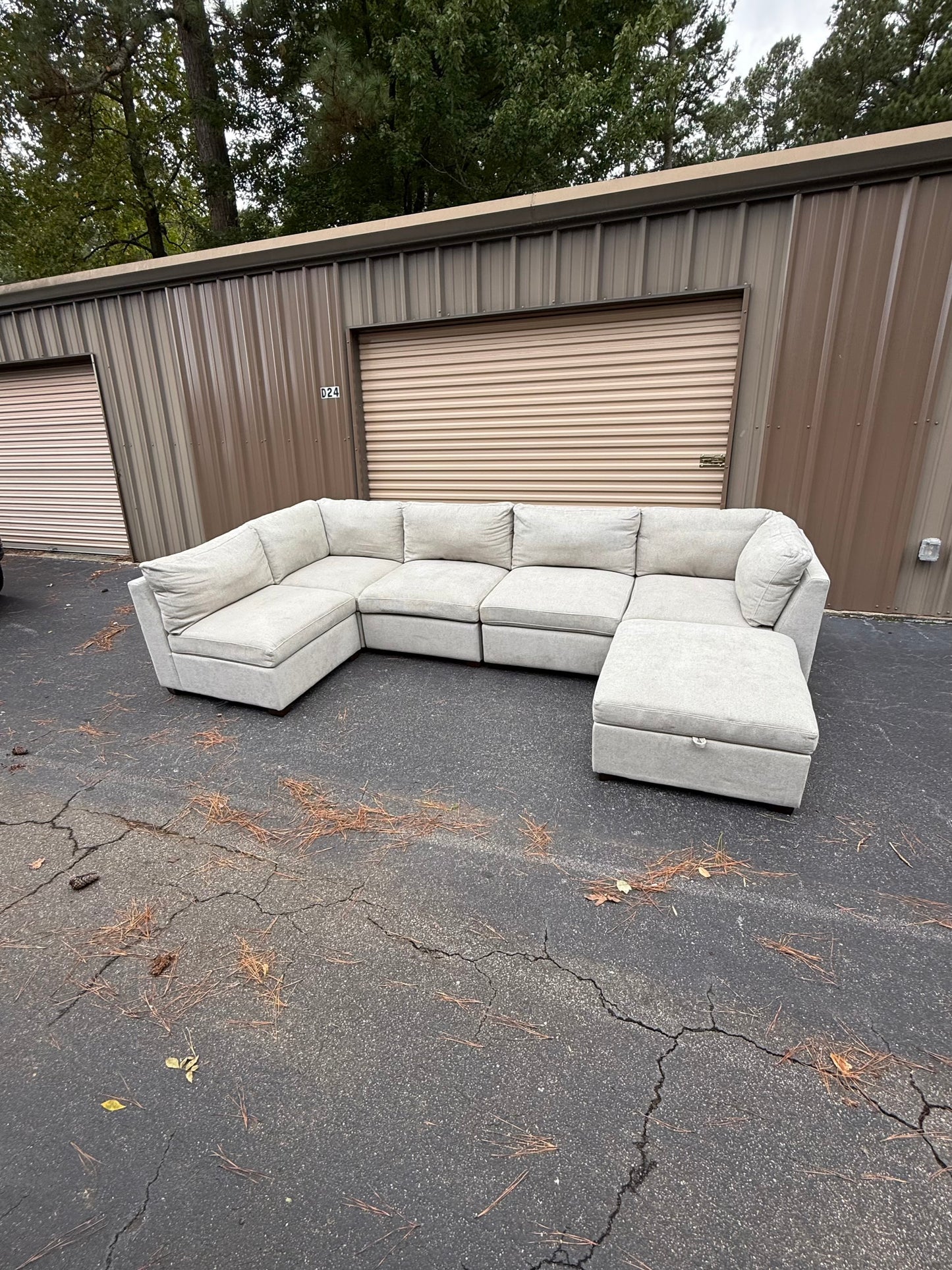 LIKE-NEW Thomasville Gray Modular Sectional Couch w/ Ottoman - Delivery Available!