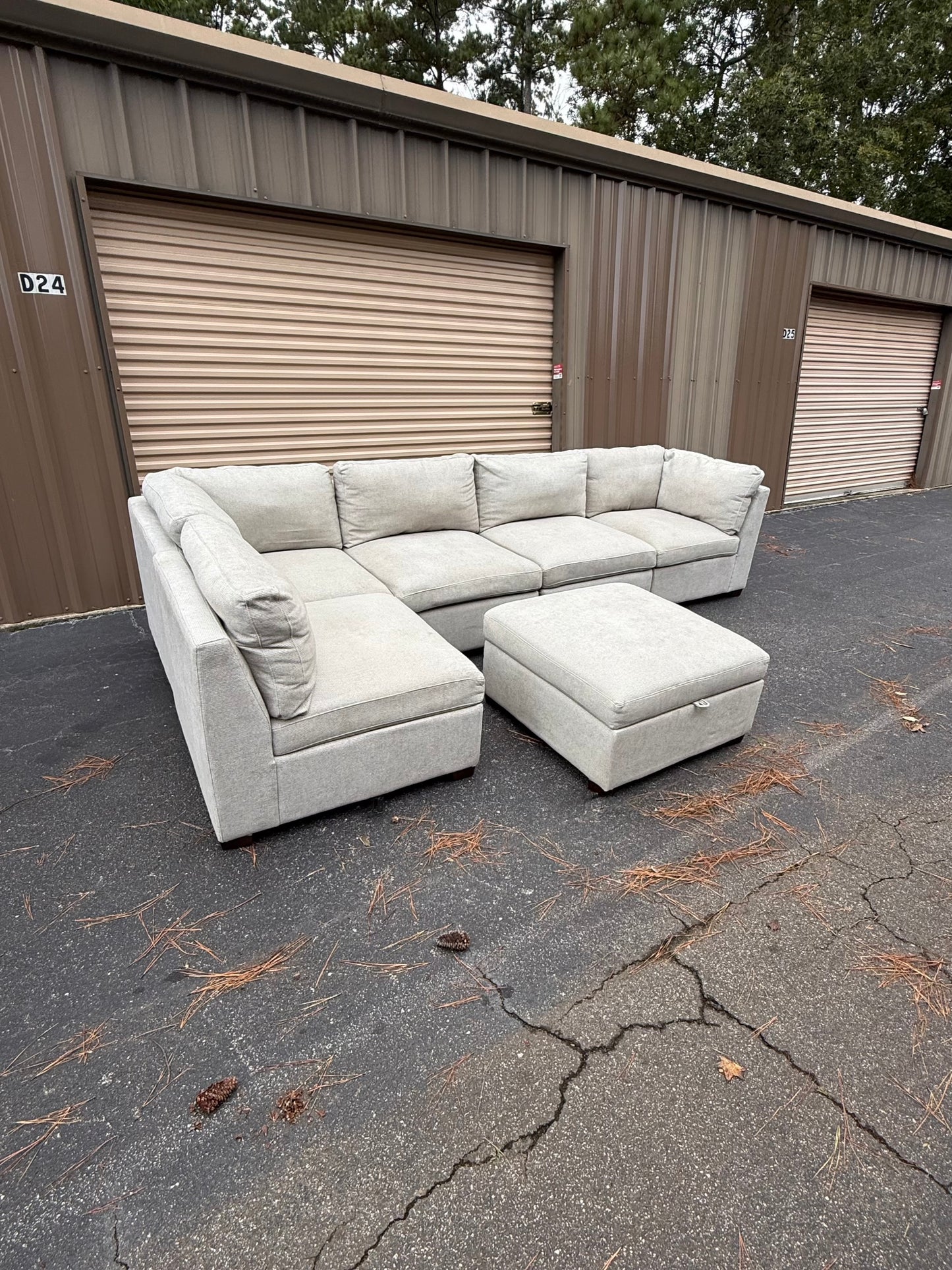 LIKE-NEW Thomasville Gray Modular Sectional Couch w/ Ottoman - Delivery Available!