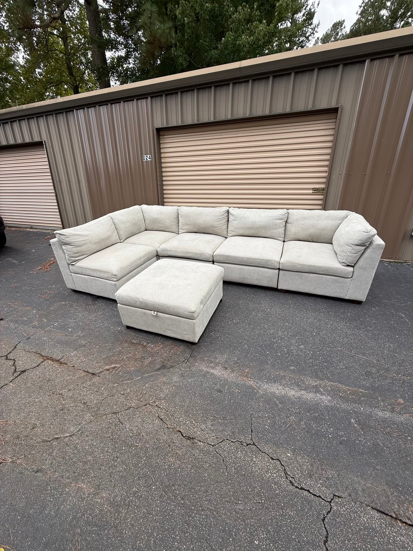 LIKE-NEW Thomasville Gray Modular Sectional Couch w/ Ottoman - Delivery Available!